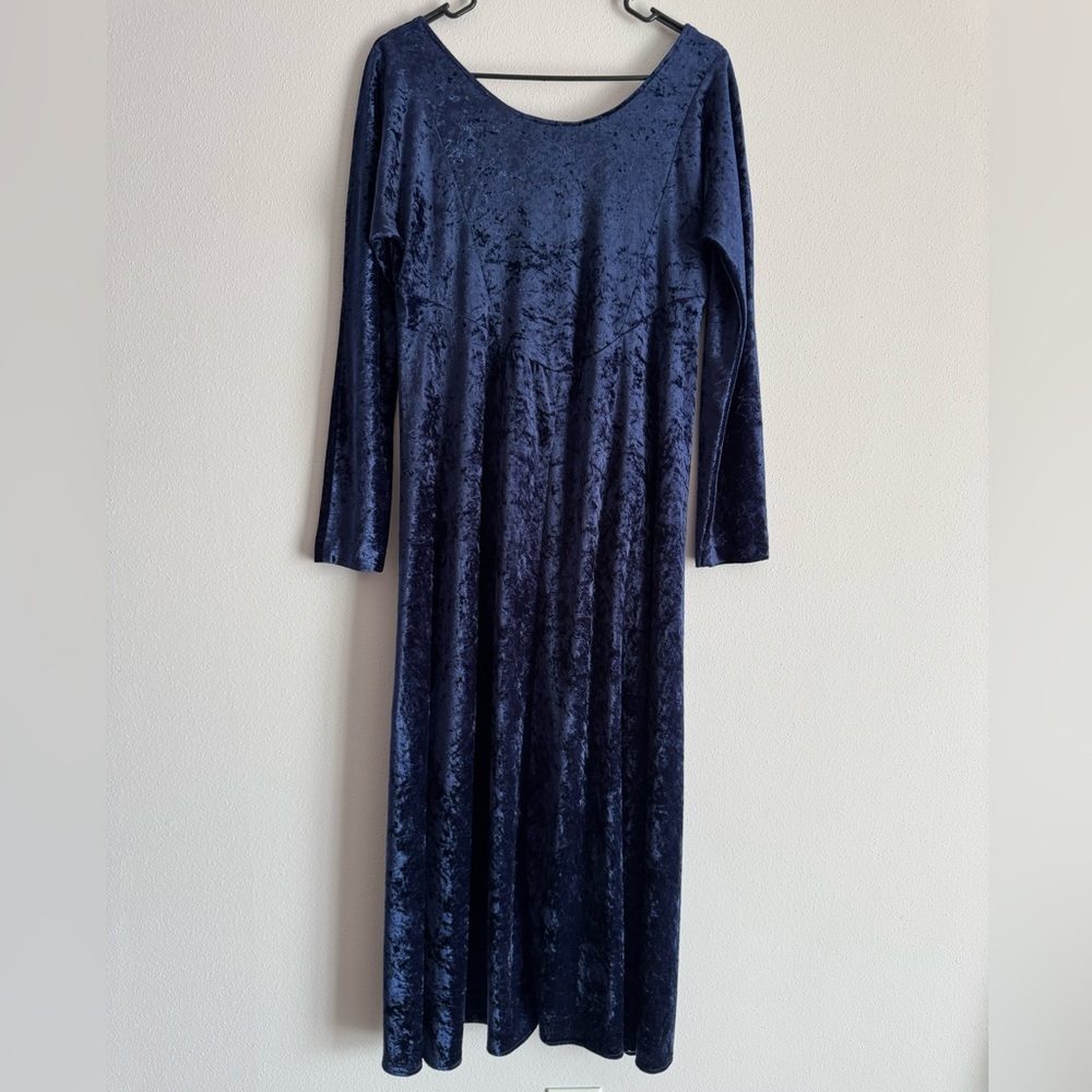 All That Jazz Navy Crushed Velvet Long Sleeve Maxi Dress